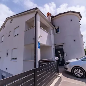  Apartment Adriana